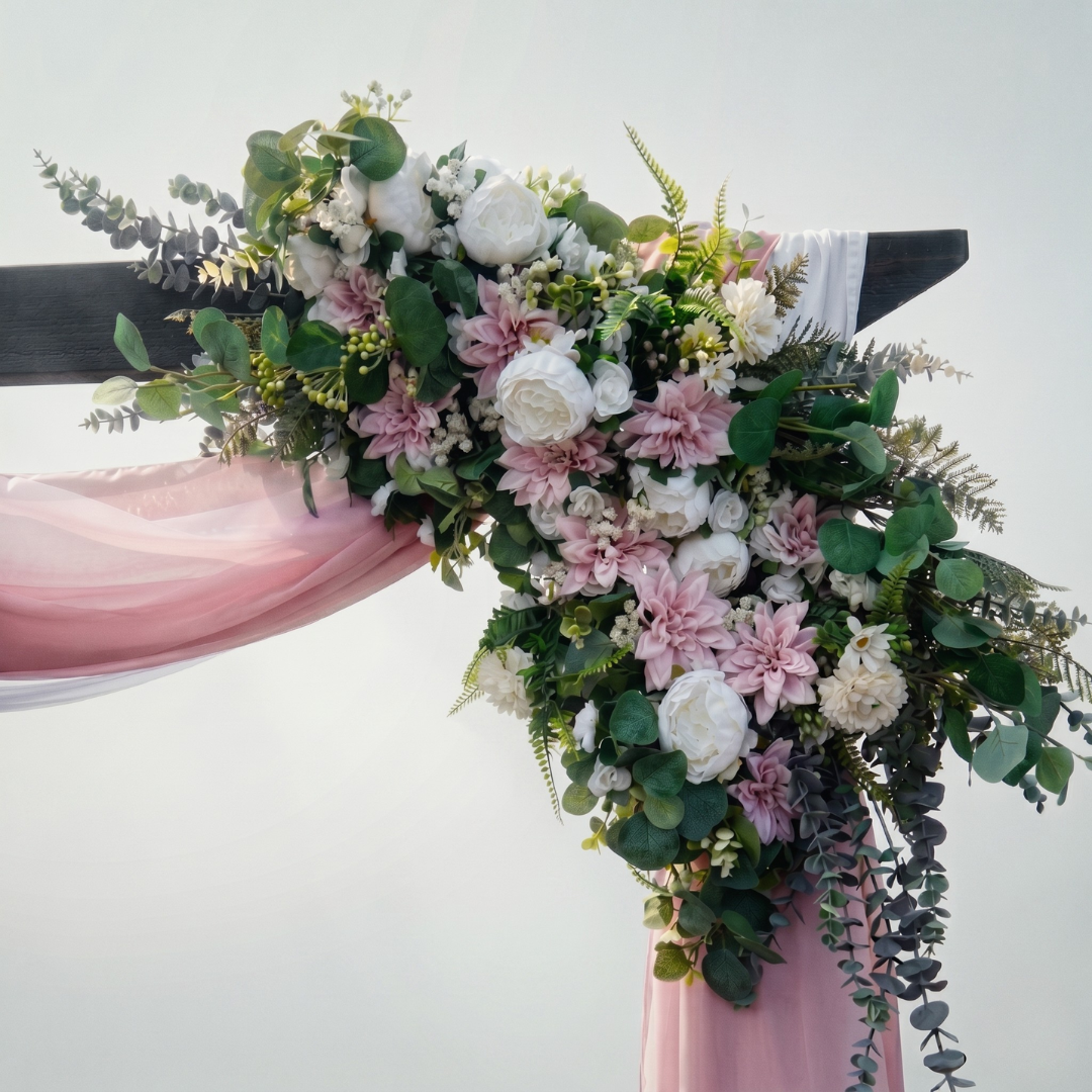 Närbild av Pink Romance blomsterarrangemang — rosa och blommiga arrangemang i varma nyanser