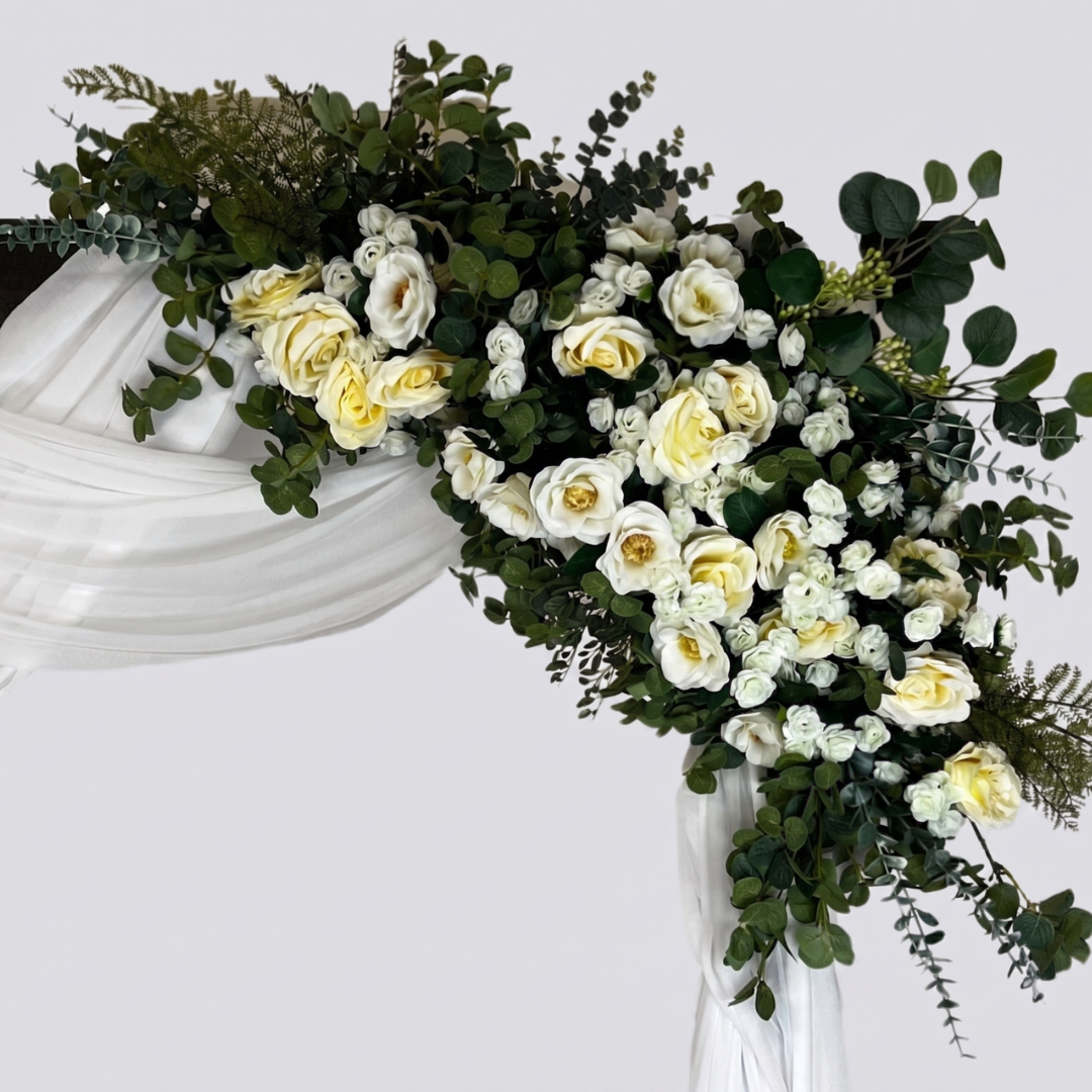 Närbild av White Elegance blomsterarrangemang — vita blommor handplockat med omsorg